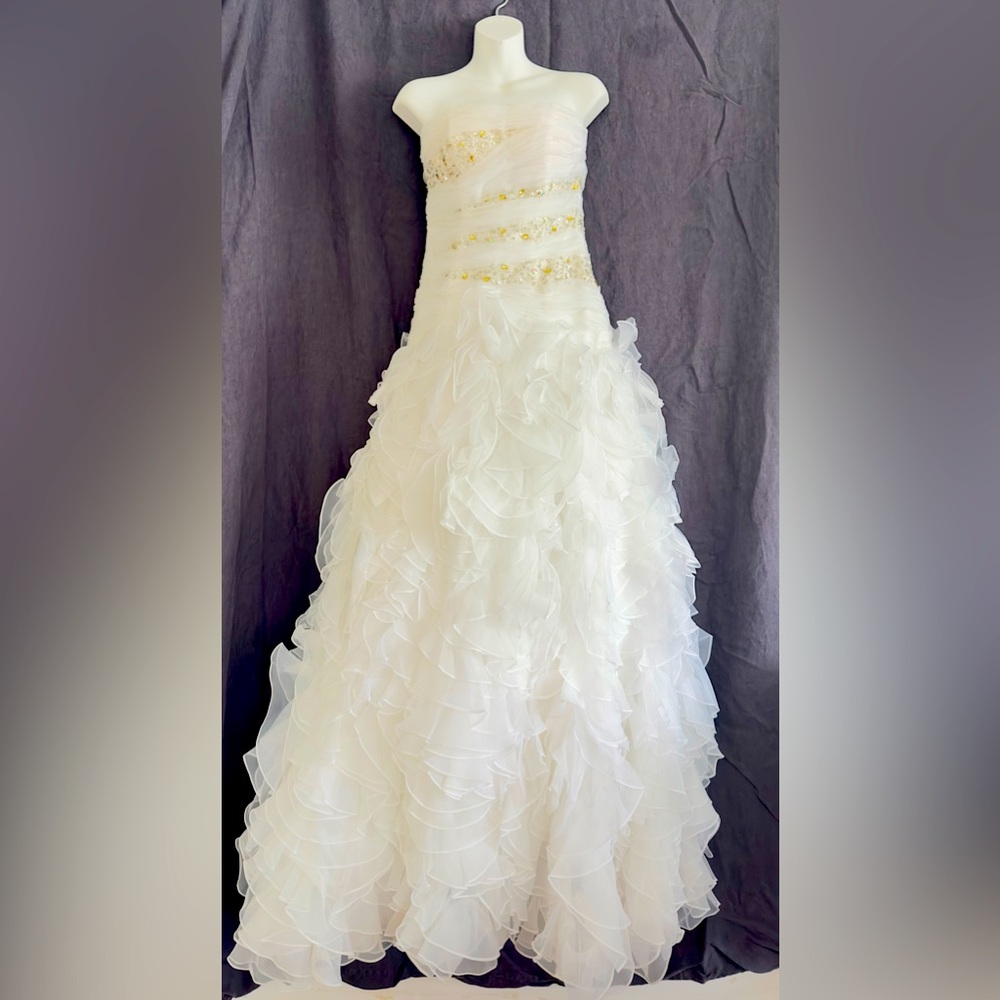 Elegant Strapless Wedding Dress size XS